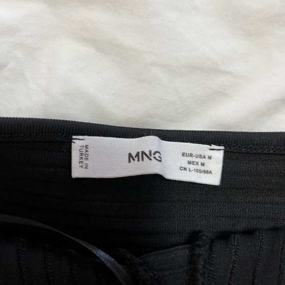 Black Strapless Top with Ribbing - Picture 3 of 4